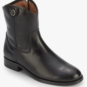 Frye Melissa short button zip size 8 black